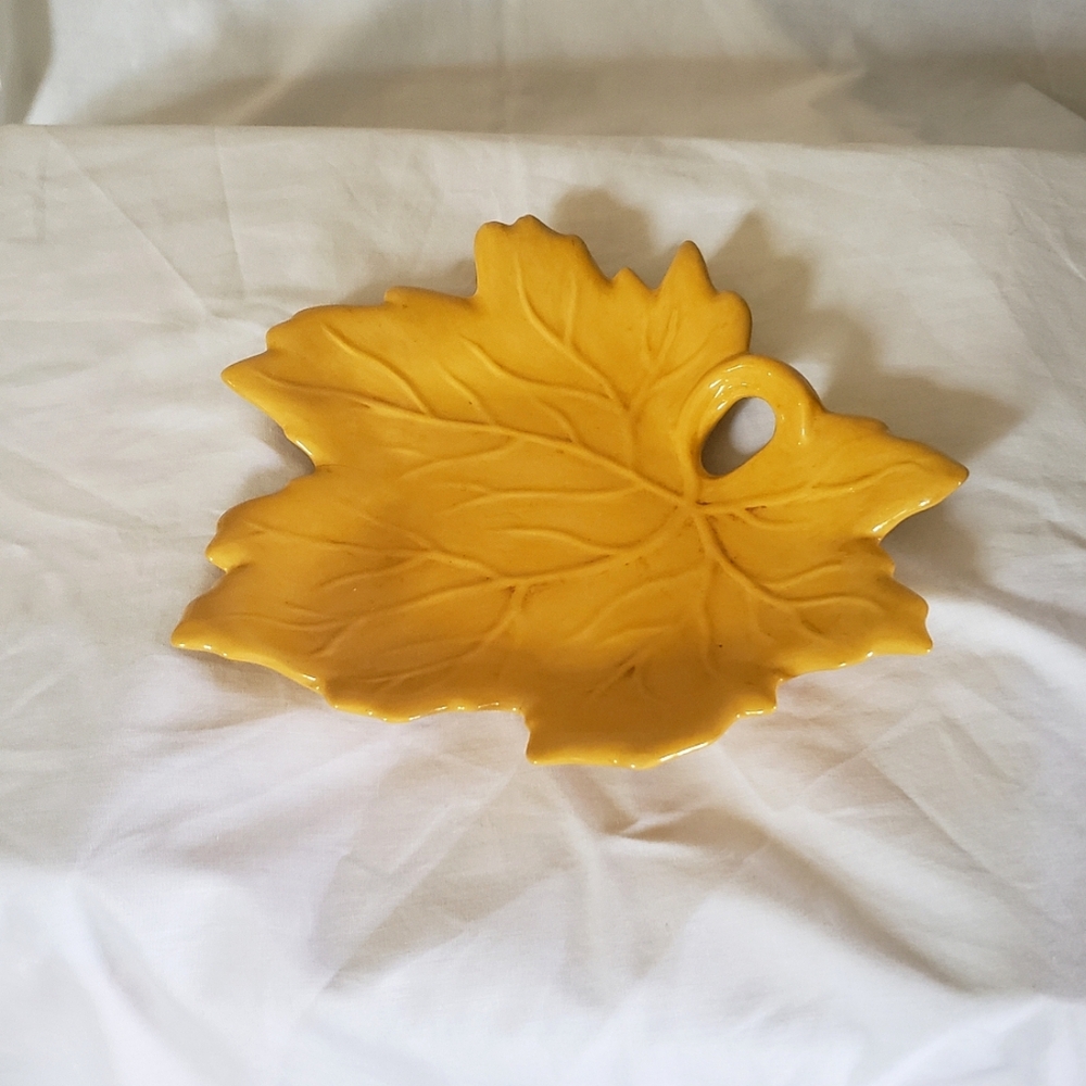 Fall leaf decorative plate